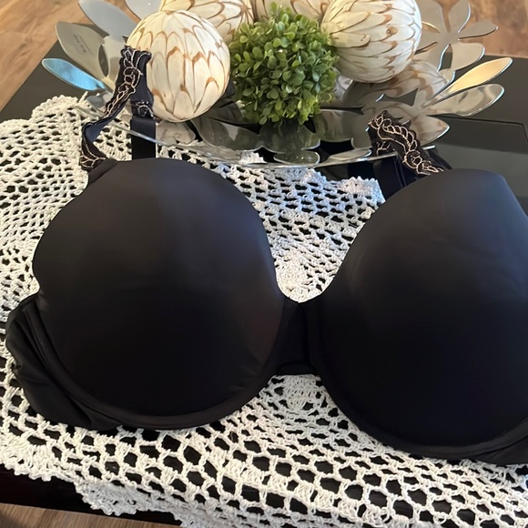 Paramour Other - Paramour  Alissa woman’s black contour bra.  With decorative embroidered strap
